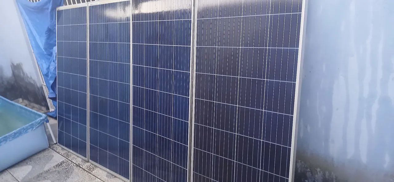 Vende-se quatro placas solar e dois controlador de carga 
