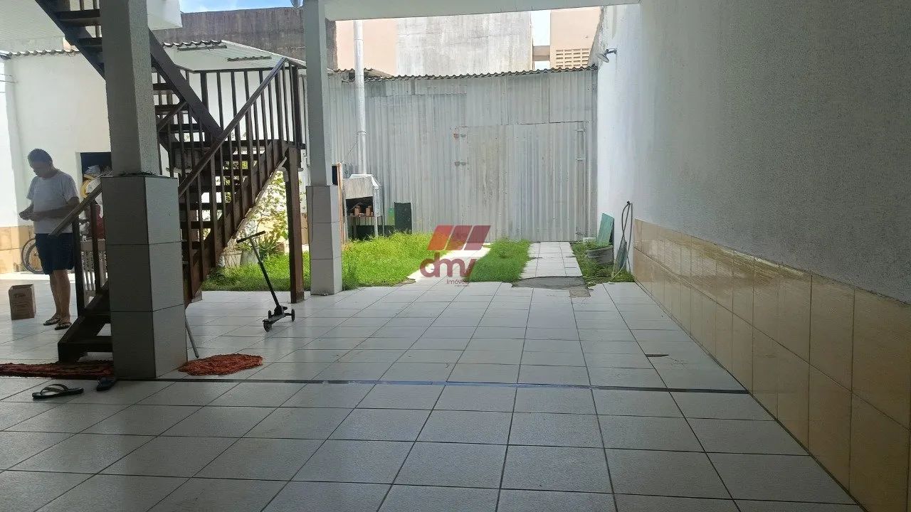 Casa com Galpão nos Fundos perto do Castelão - Foto 3