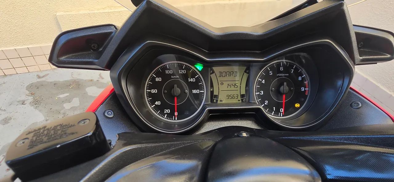 XMax ABS 2024 - Foto 2