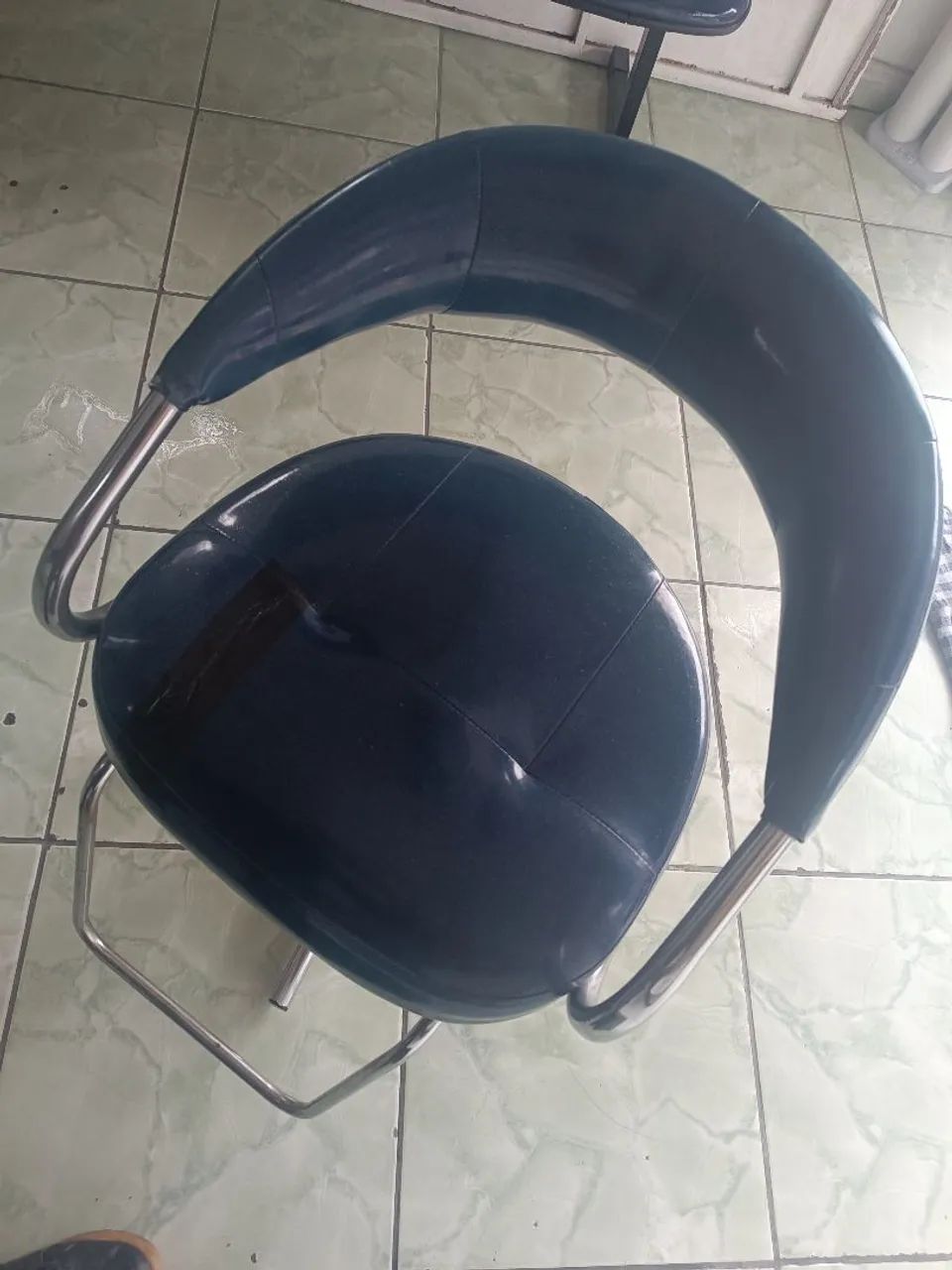 (*) Vende-se cadeira de barbeiro - Foto 3