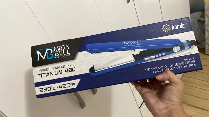 **Prancha Mega Bell Titanium 450 Profissional - Bivolt**  Prancha alisadora profissional M