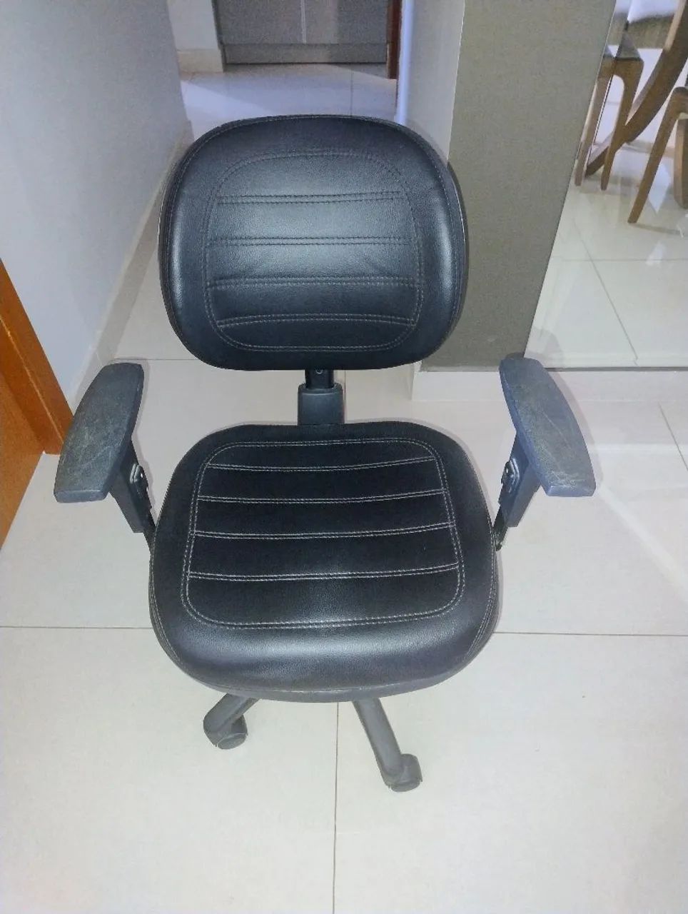 Vendo cadeira de escritório executiva 