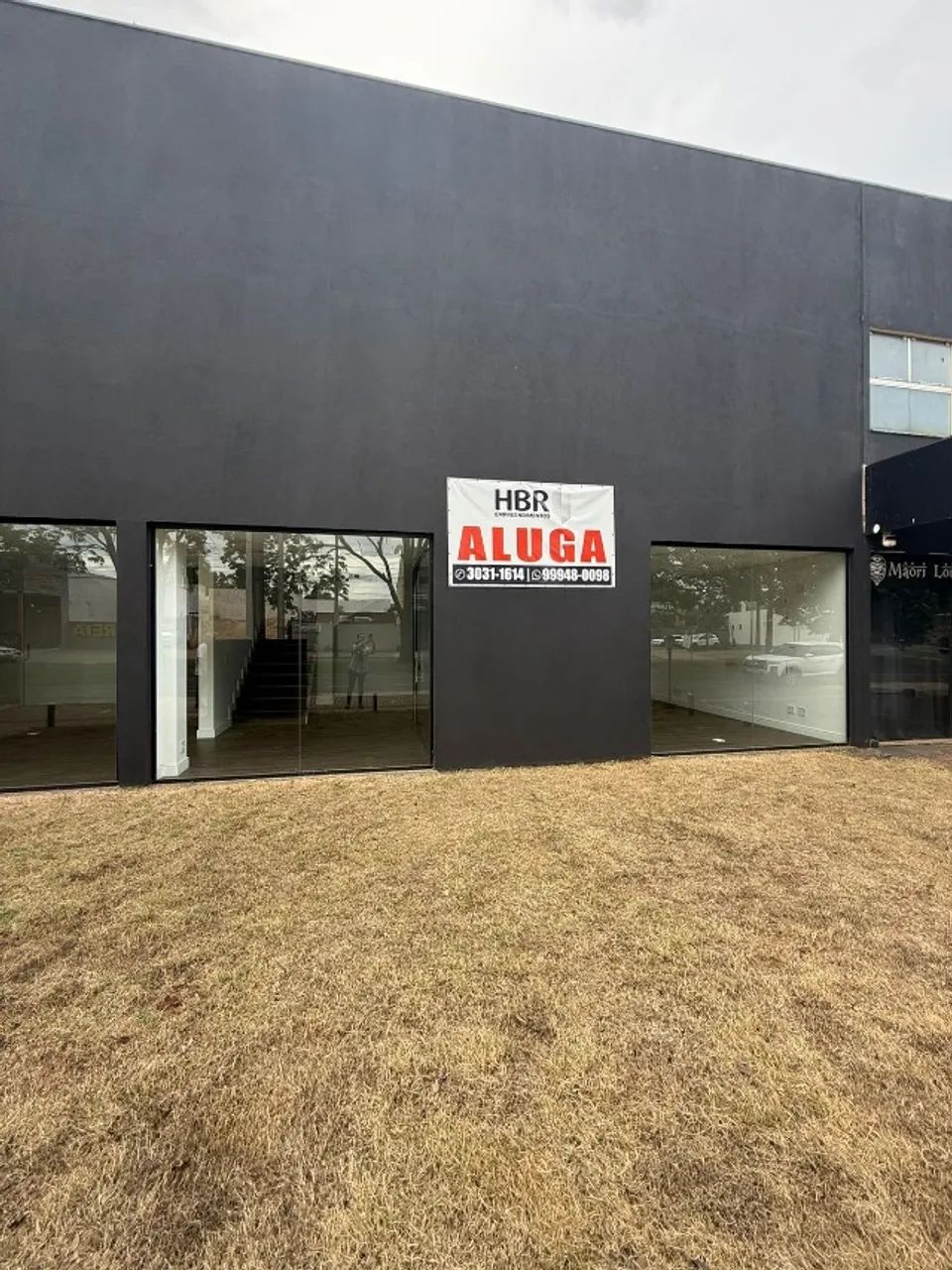 Excelente Barracão Comercial na Av. Alexandre Rasgulaeff