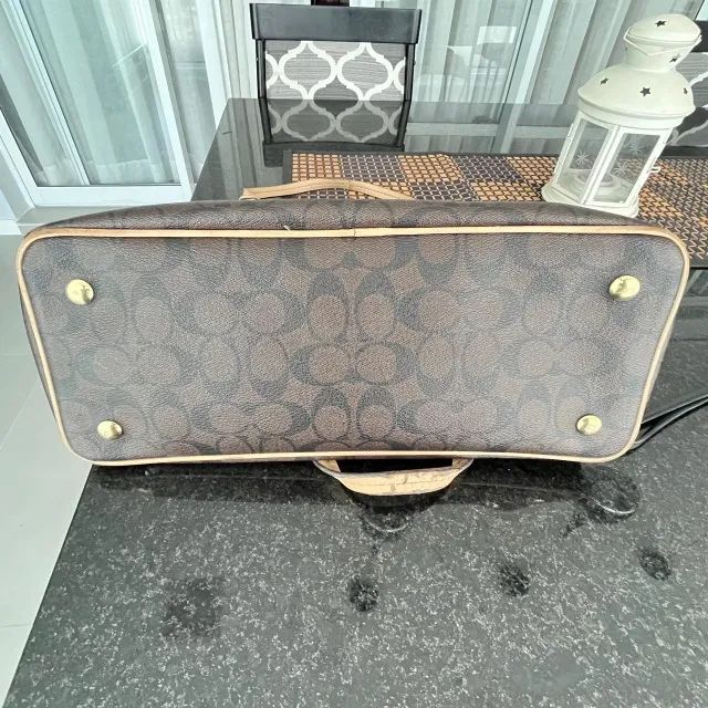 Bolsa coach monograma marrom e preta - Foto 3