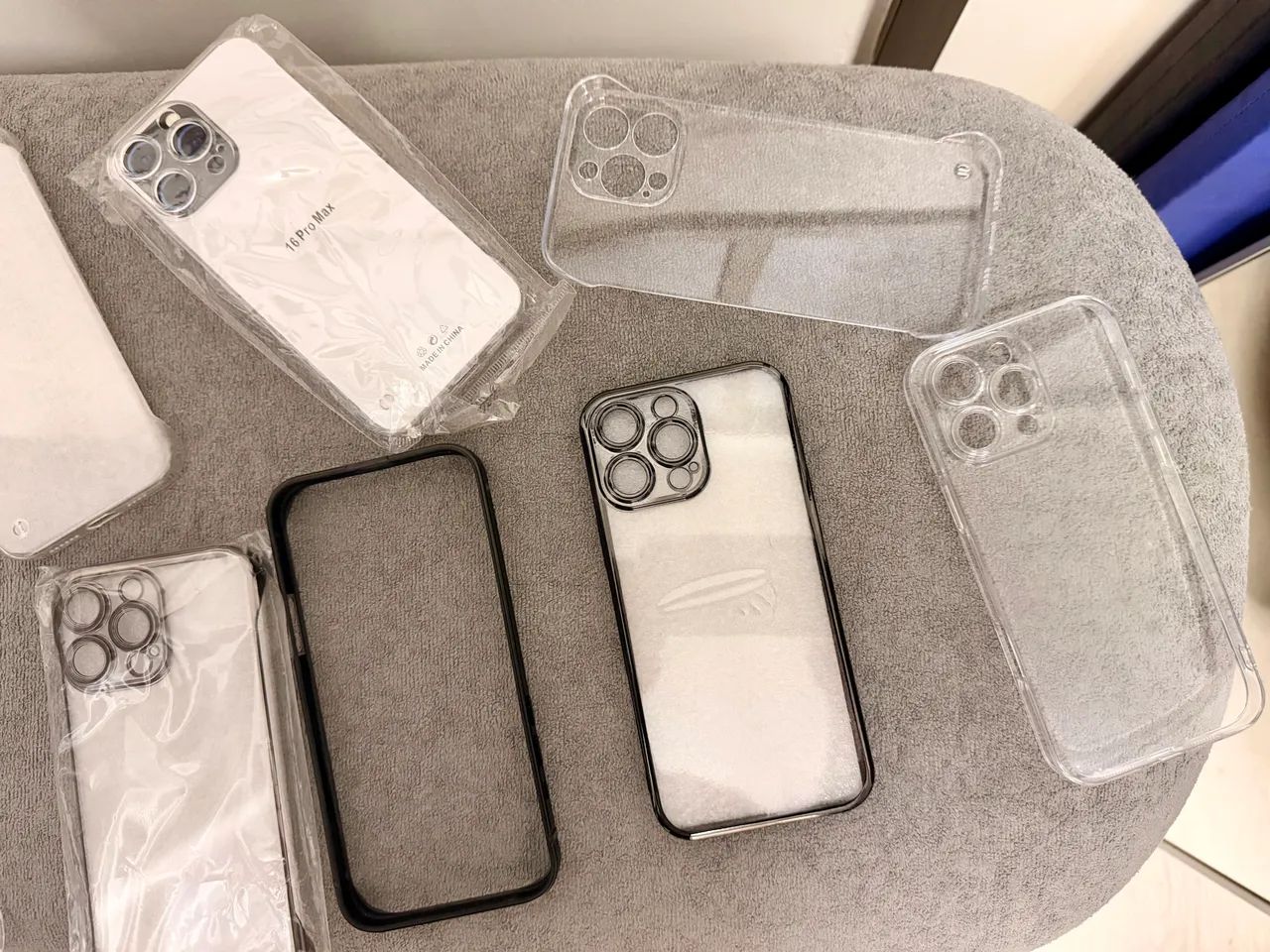 15 capas de modelos variados para iPhone 16 pro max - Foto 5