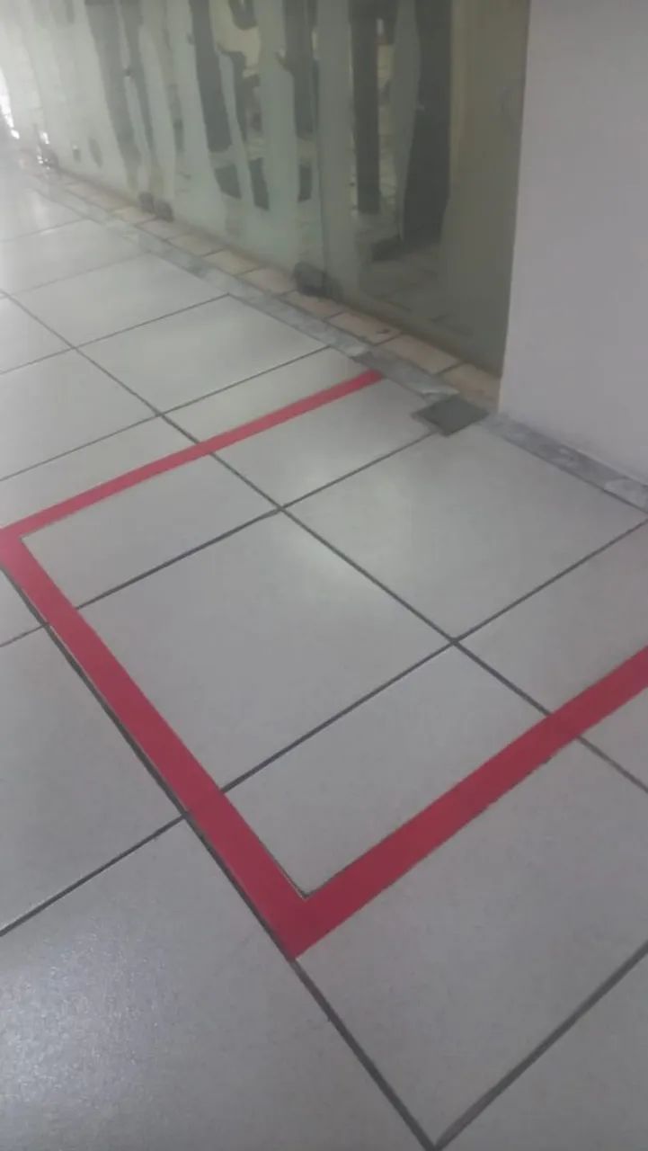 Serviço de instalação de fitas antiderrapantes e demarcação.  - Foto 4