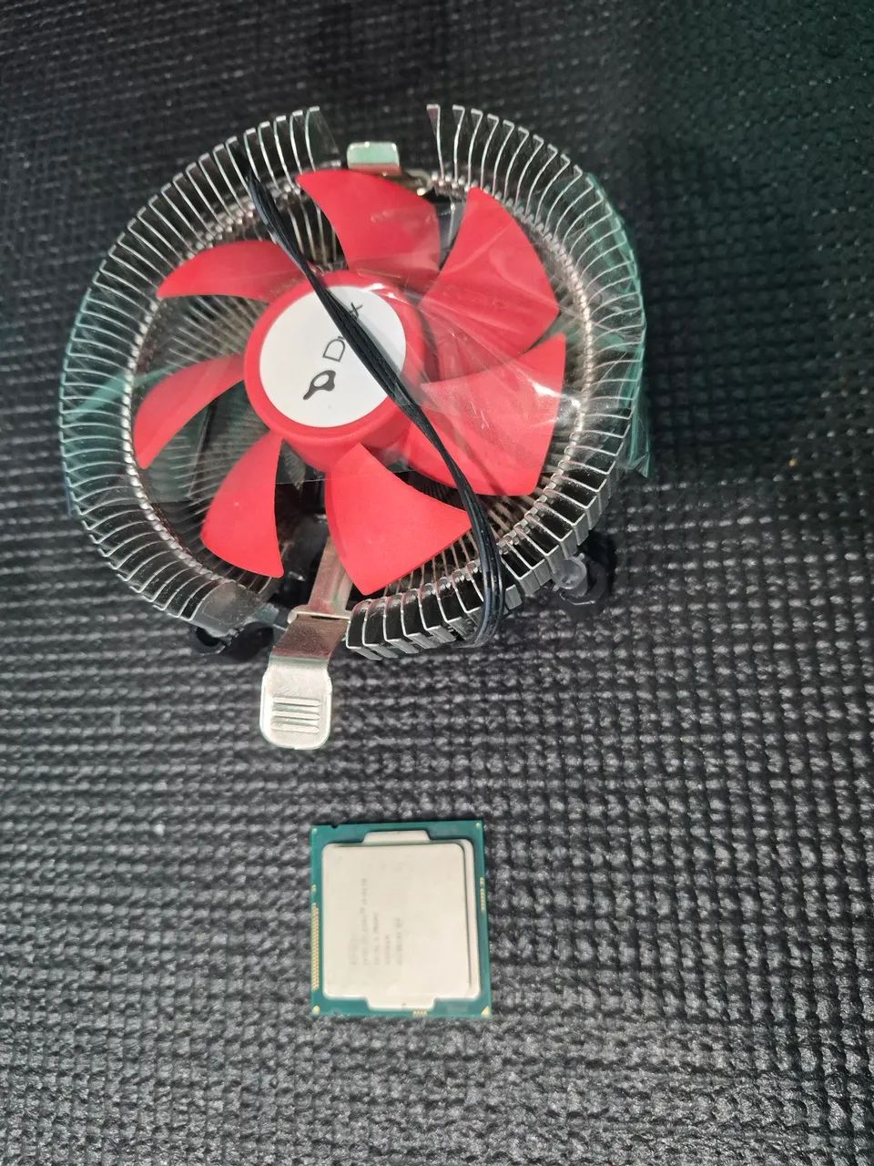 Intel Core i3 de 4ª geração com cooler