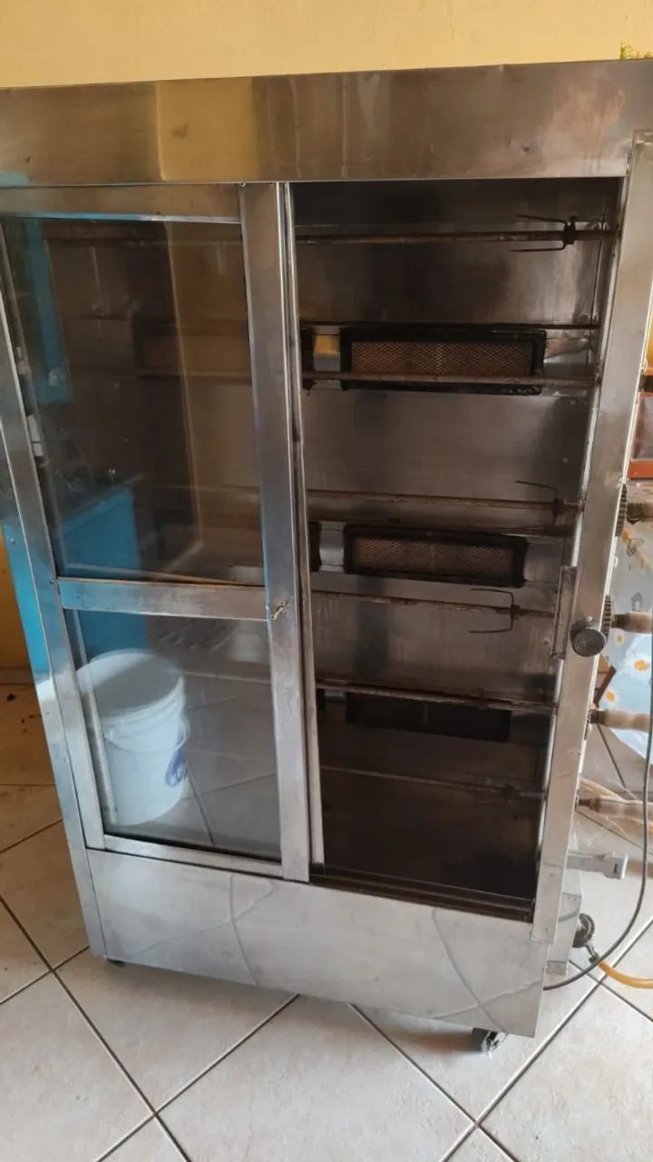 Máquina de assar frango 