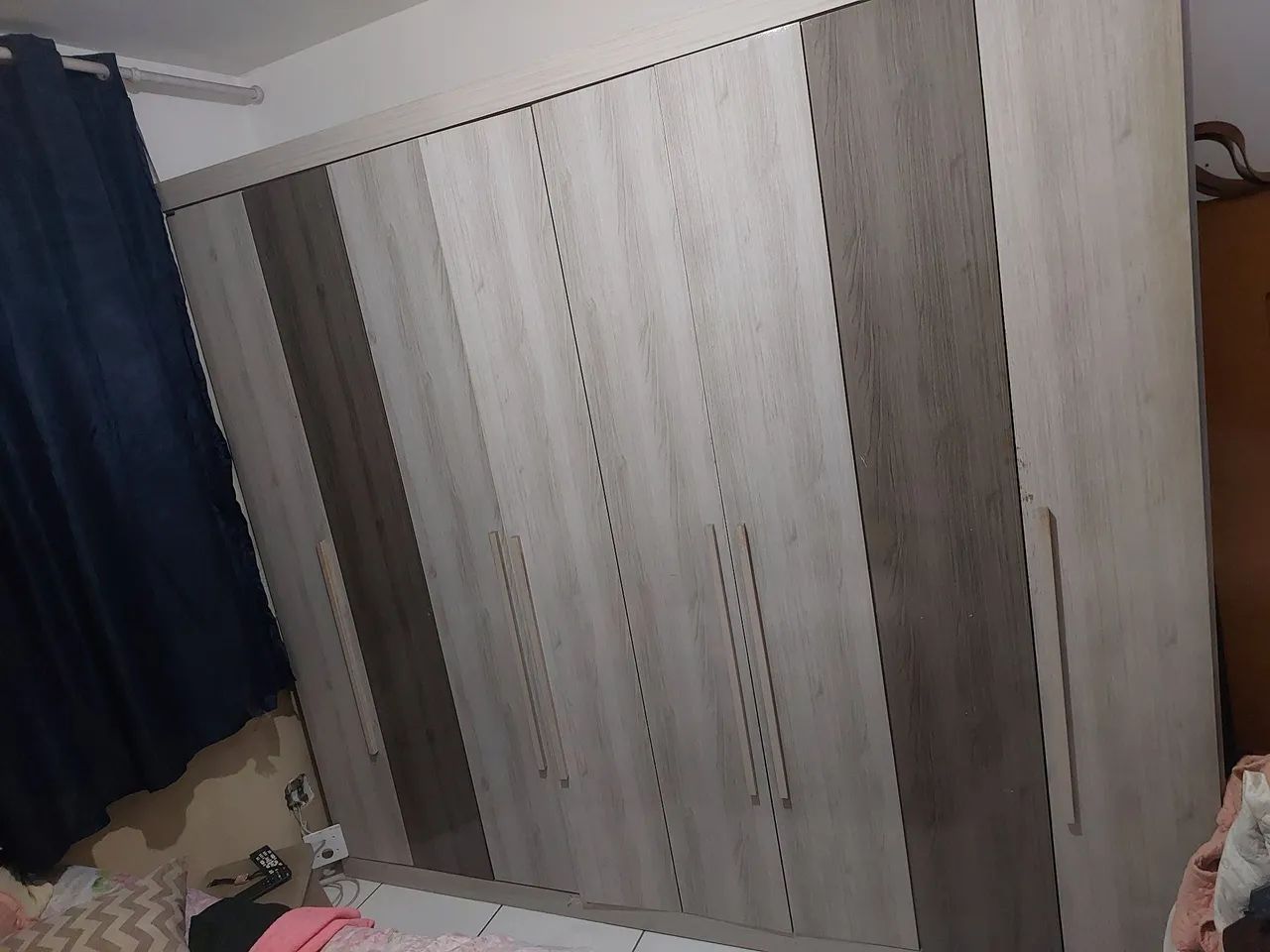 Guarda roupa de casal.  