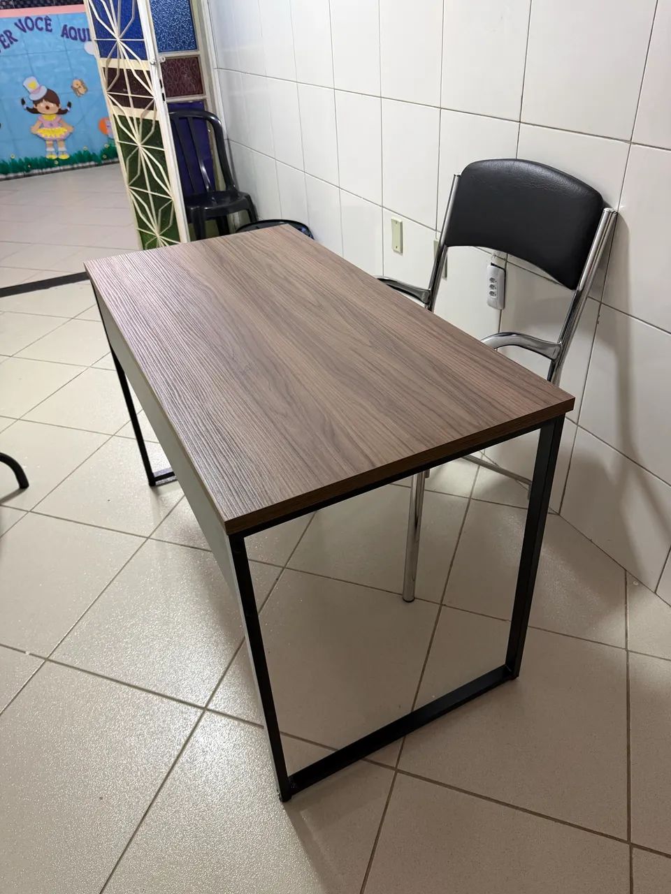Mesa reta 1,20 x 0,60 pé de ferro sem gaveta  - Foto 2