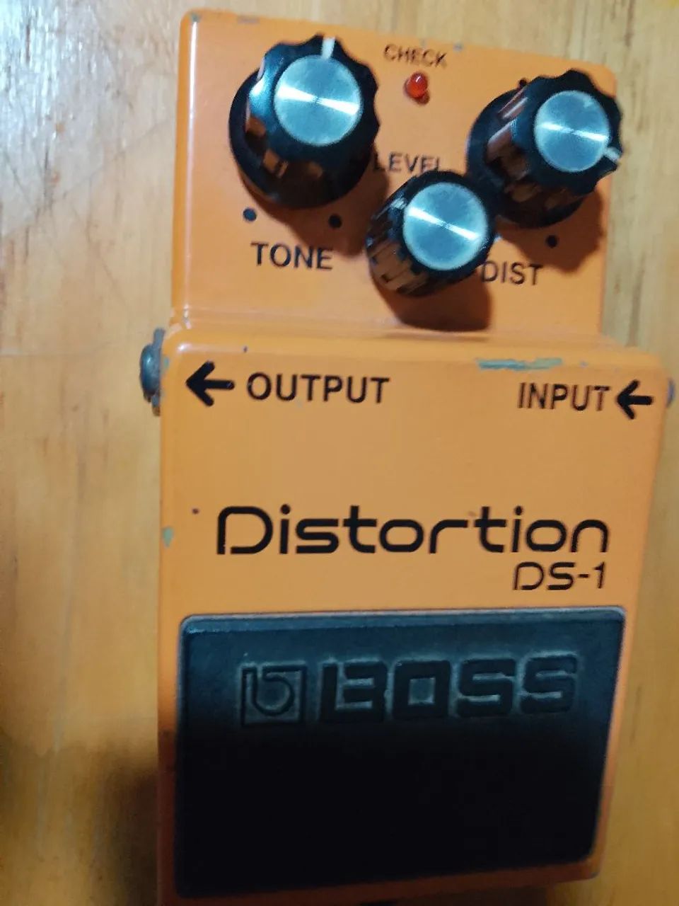 Pedal Boss DS1 clássico funcionando perfeitamente 
