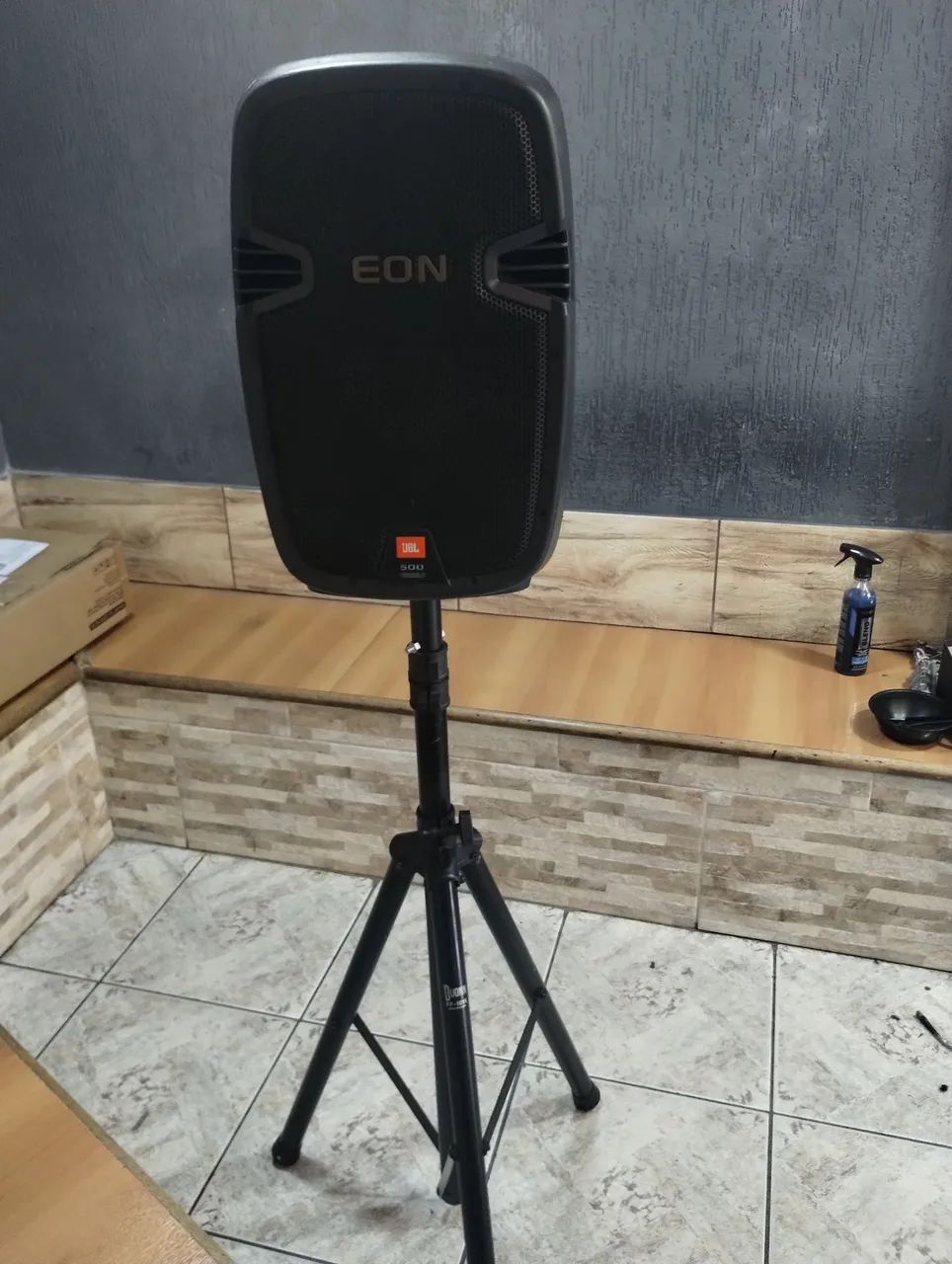 Caixa ativa JBL eon 510 