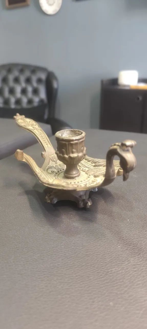Castiçal de mão para vela antigo