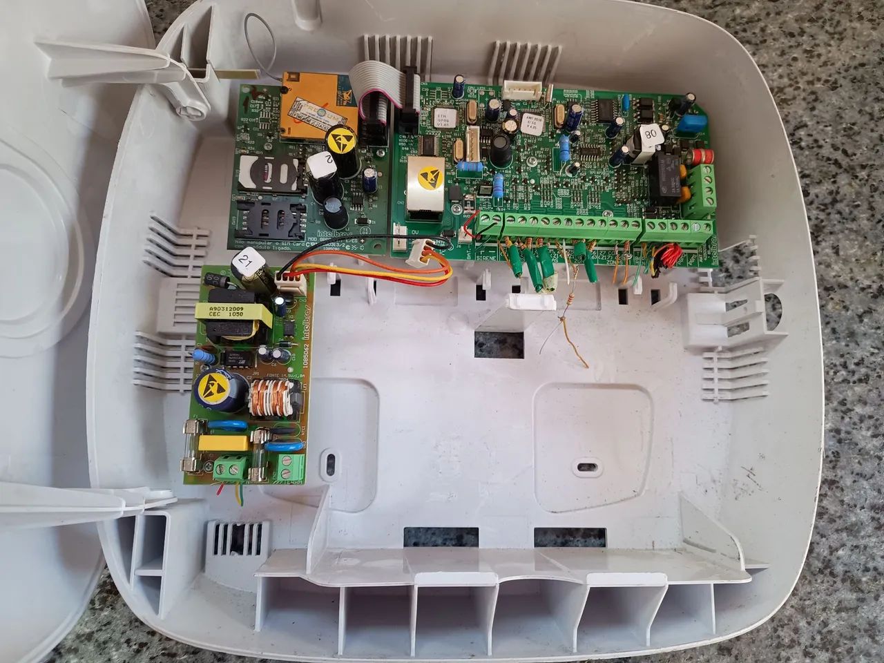 Vendo Central de Alarme Intelbras AMT 2018 EG Ethernet e GPRS funcionando. - Foto 2