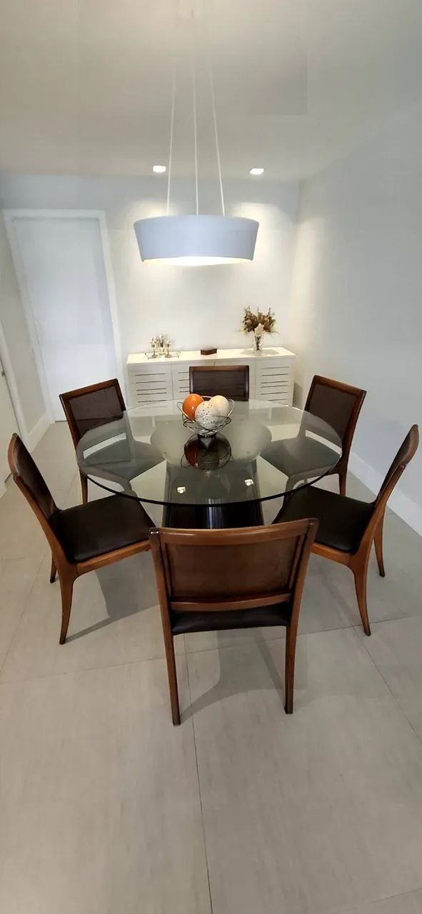 Mesa de Jantar com 6 cadeiras da Breton.