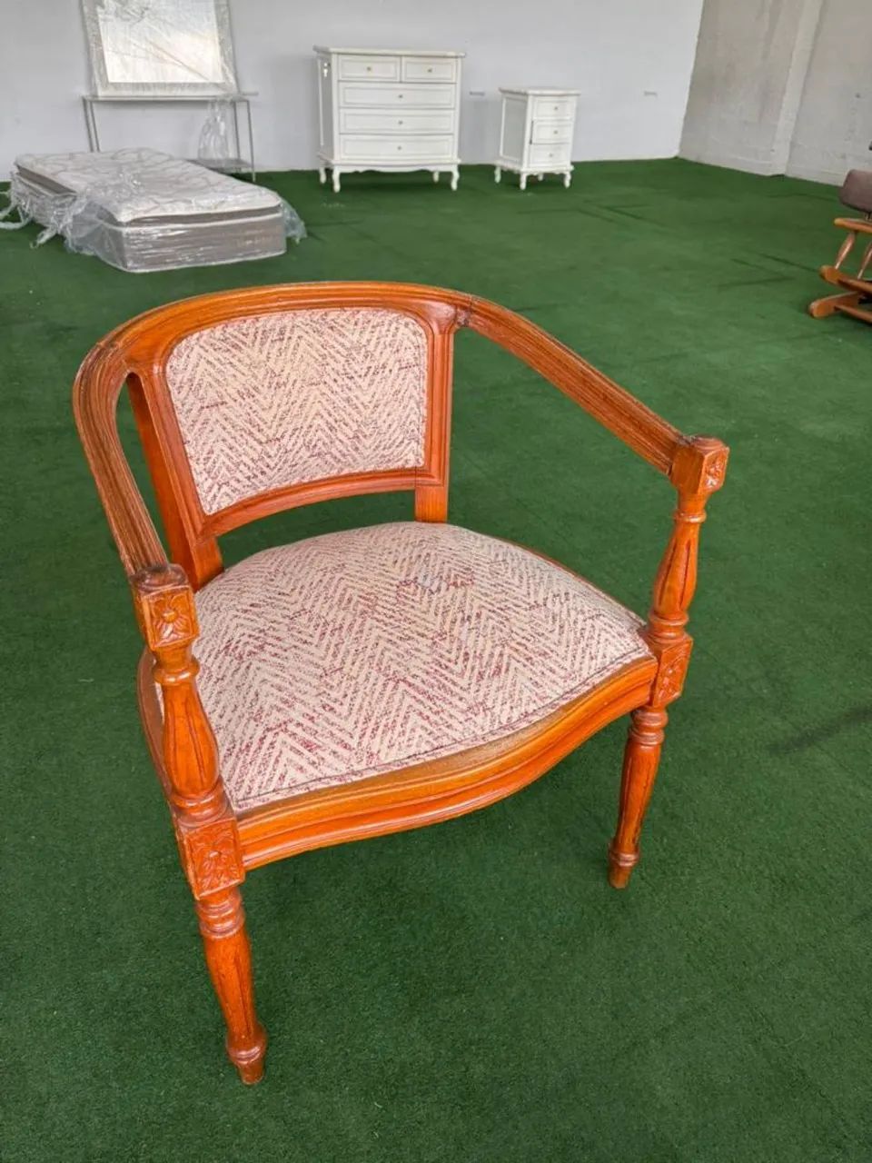 Poltrona Clássica de Madeira - Foto 3