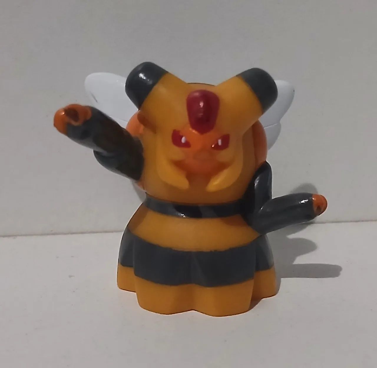 BONECO MINIATURA DEDOCHE POKEMON VESPIQUEN