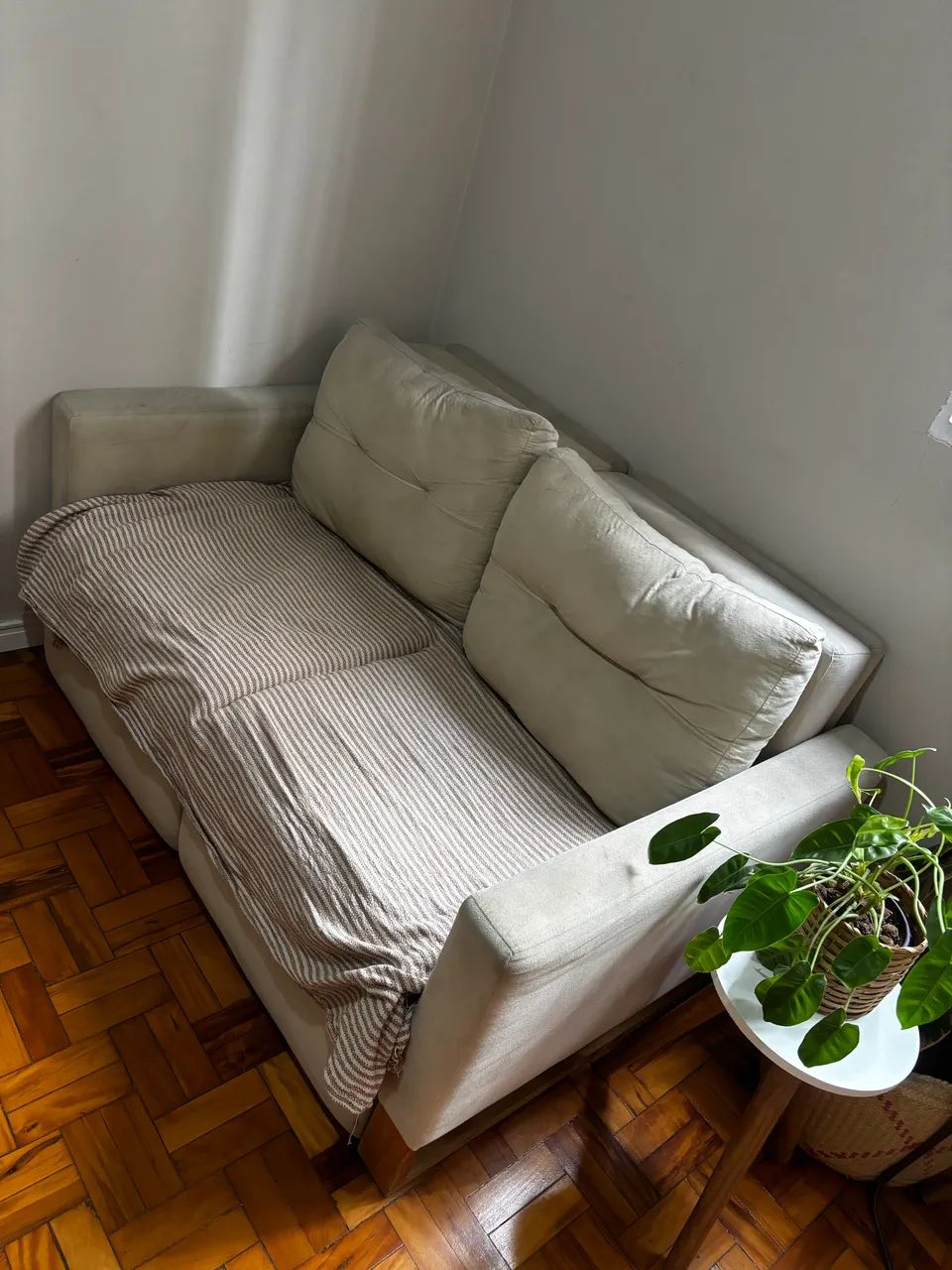 Sofá cama bege 2 lugares 