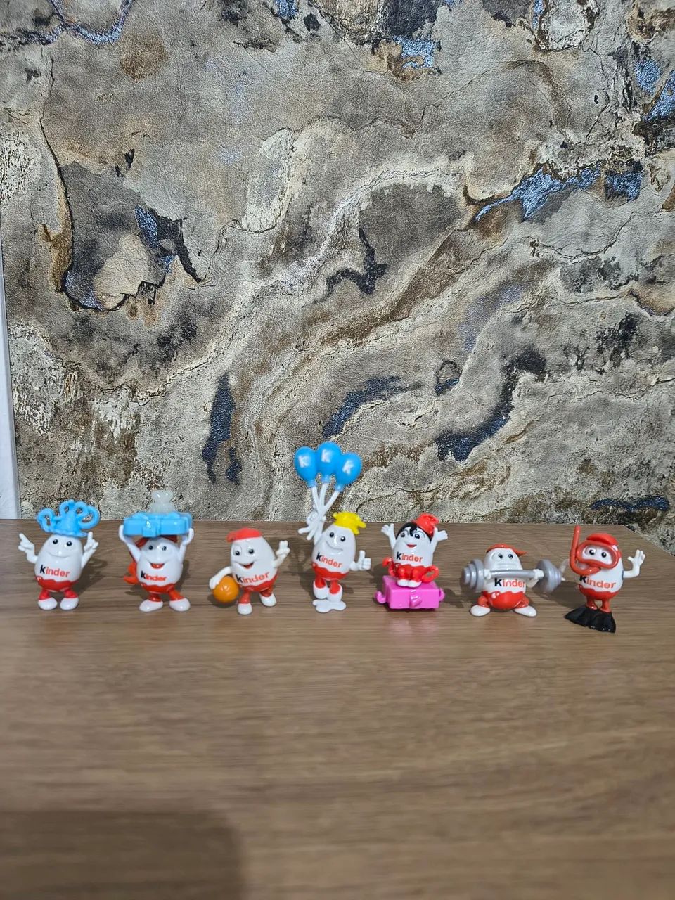 Kinderinos esporte Kinder ovo, contém 07 unidades.