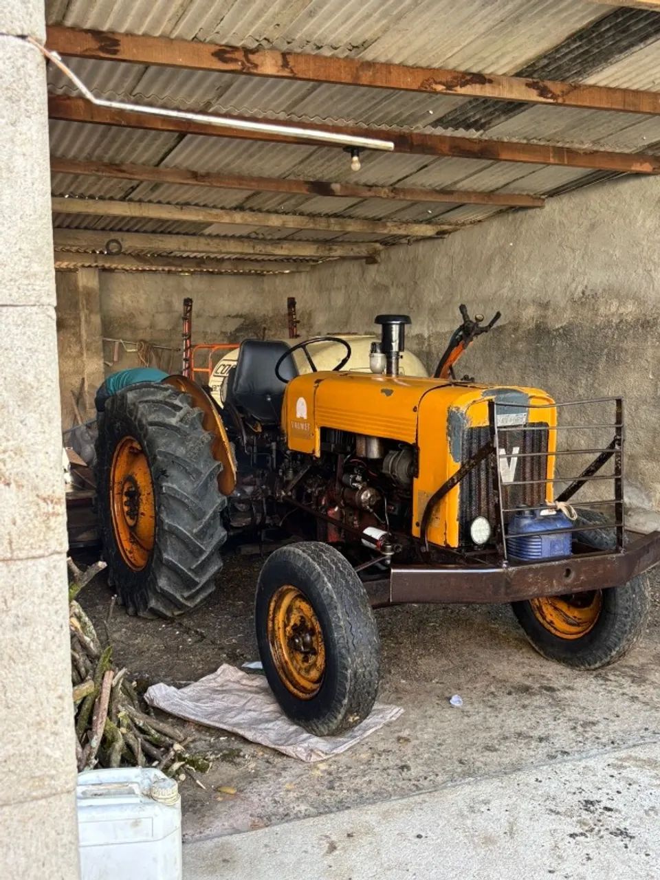 Trator Valmet 65 ID estreito em ótimo estado de conservação 