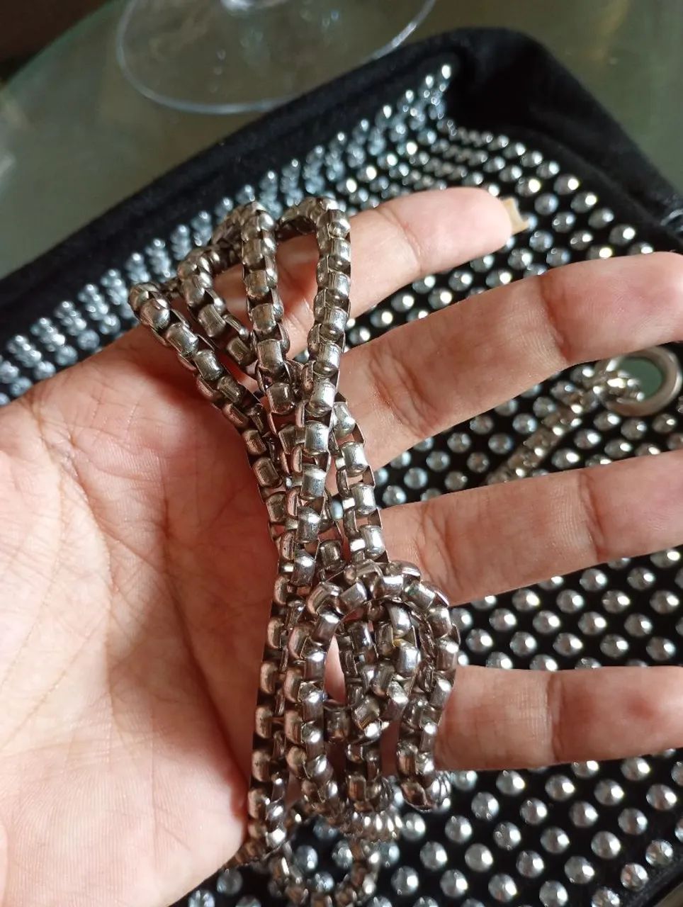 Bolsa pequena em camurça com pedrarias (nova) - Foto 4