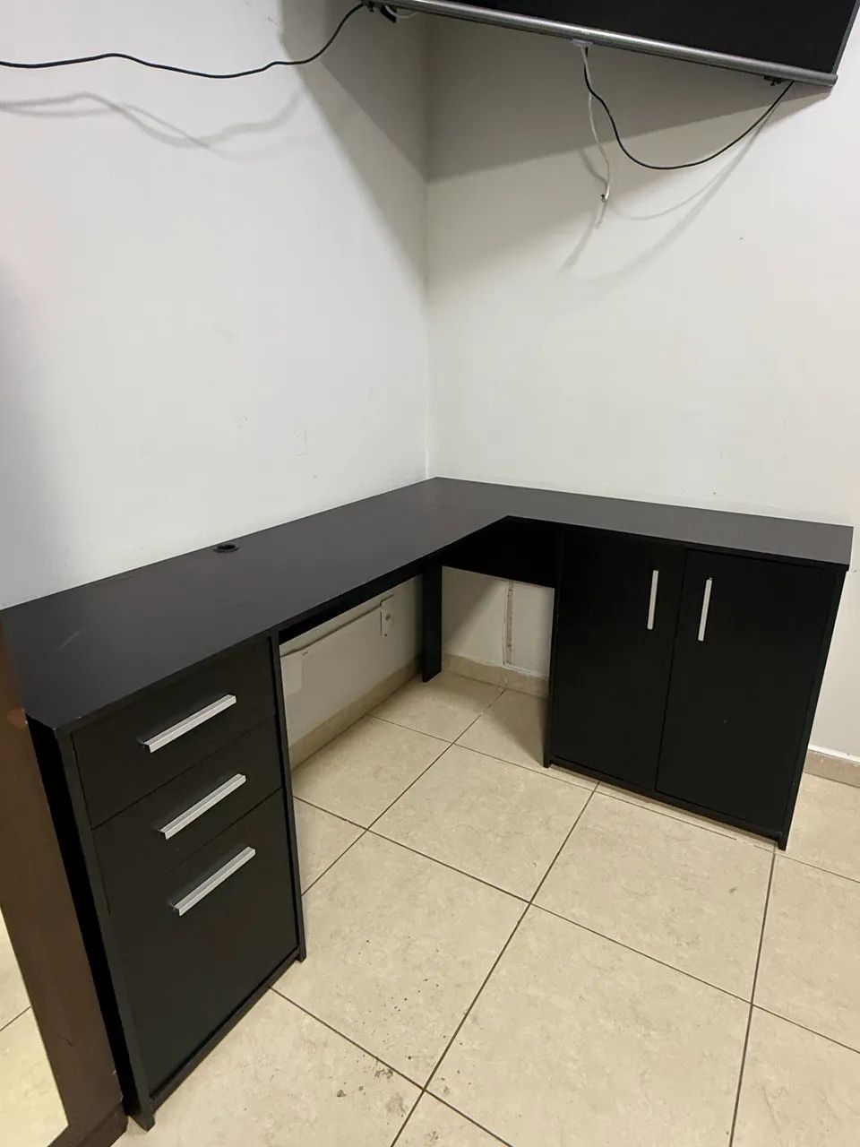 Mesa de escritório em L