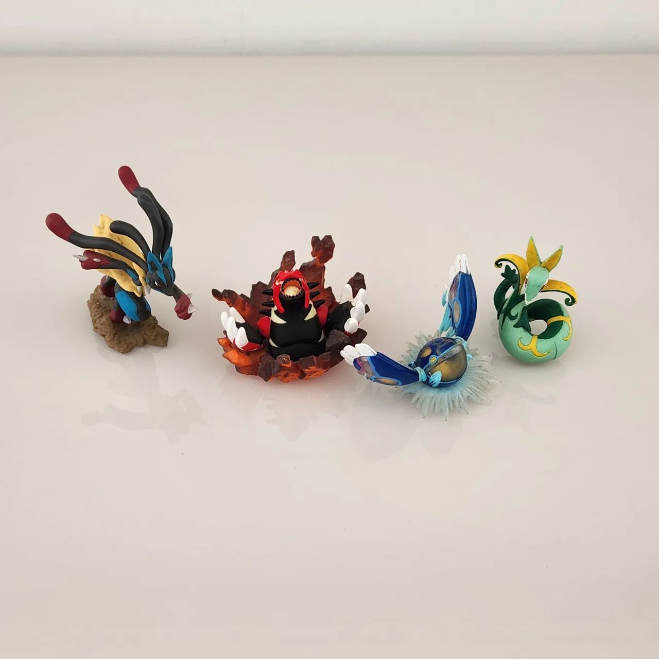 Pokemon TCG Mini Figures ( Lucario, Groudon, Kyogre, Serpirior ) - Foto 3