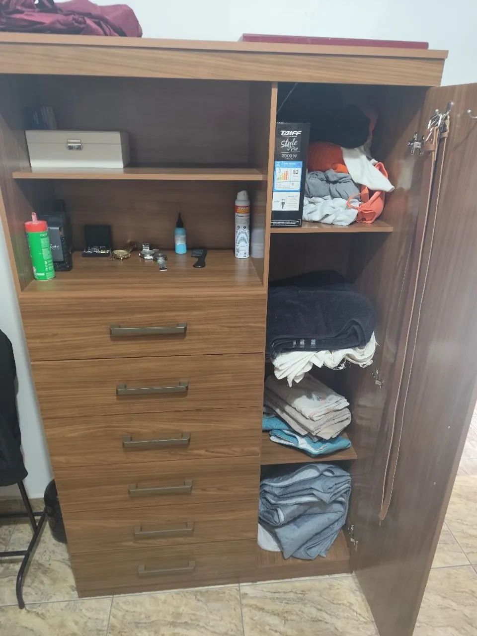 Comoda de MDP 1 porta e 6 gavetas