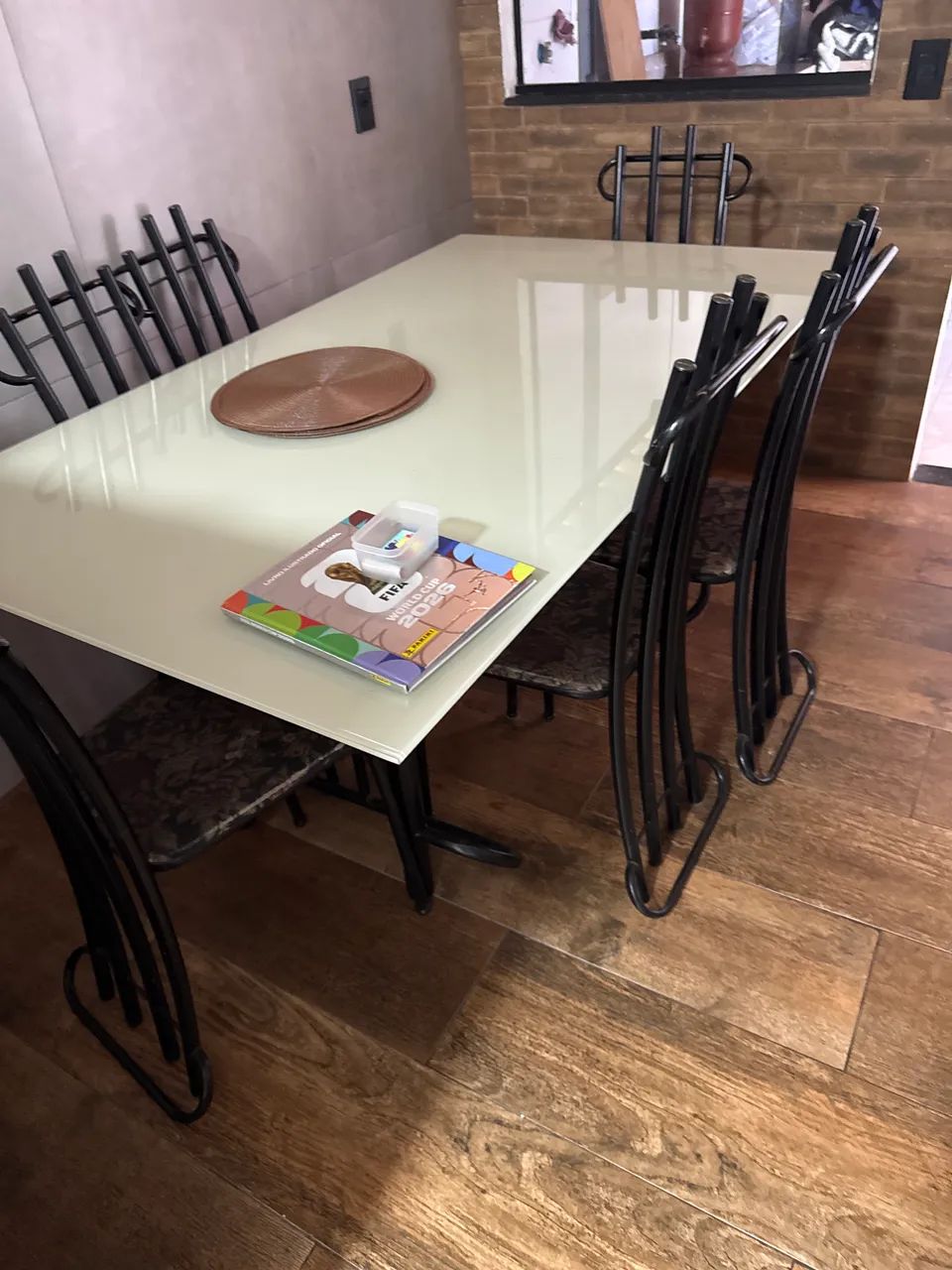 Mesa de ferro com tampo de vidro 