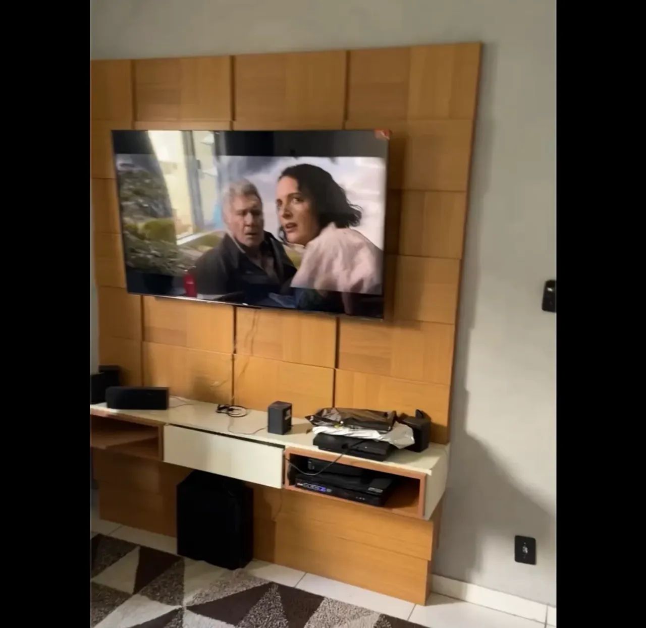Vendo - Painel Para Tv Até 65 Polegadas 100% Mdf Quadriculado 3d 15 - Foto 3
