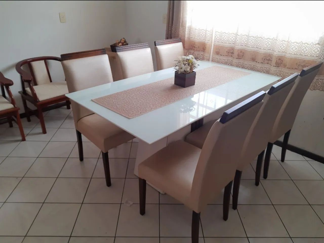 Mesa de jantar com 6 cadeiras 