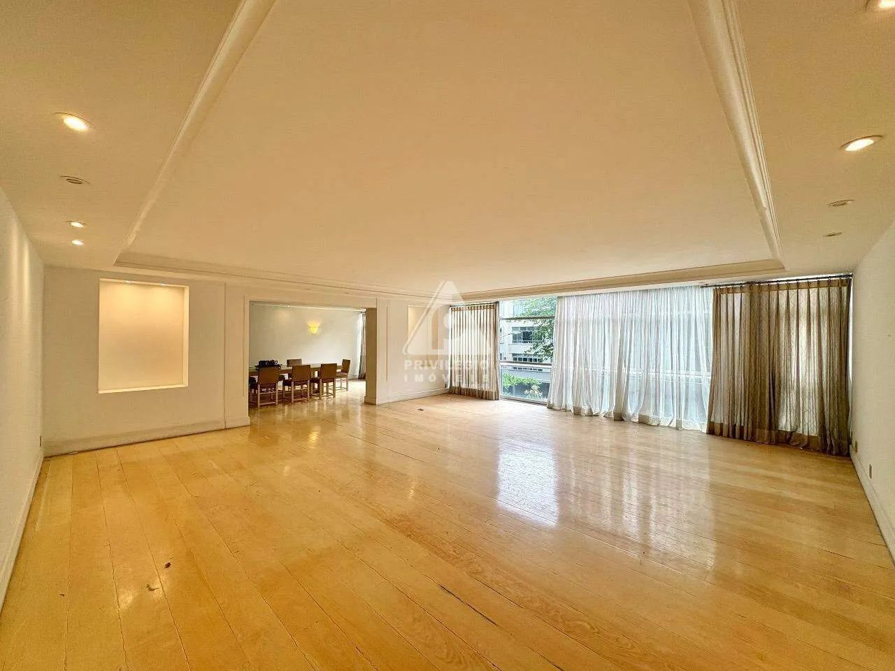 Espaçoso e Sofisticado Apartamento no Coração do Leblon  297m², 4 Quartos, suíte, 2 vagas,