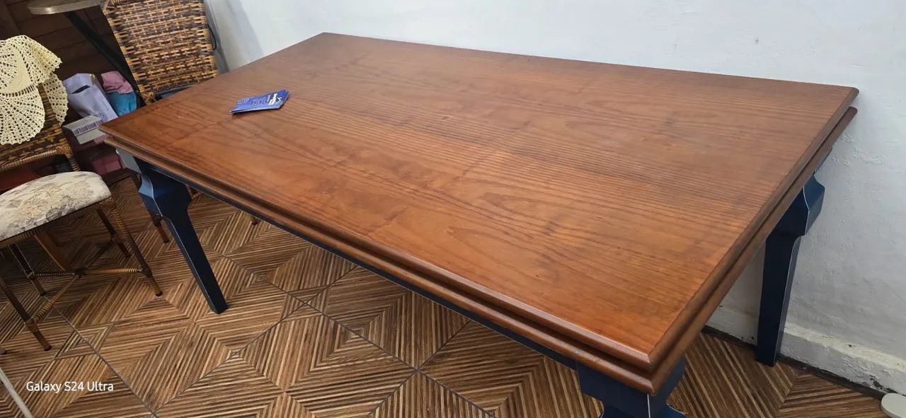 Mesa em madeira maciça 