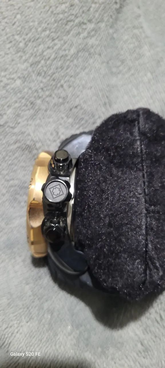 Relogio invicta Venon preto e dourado - Foto 2