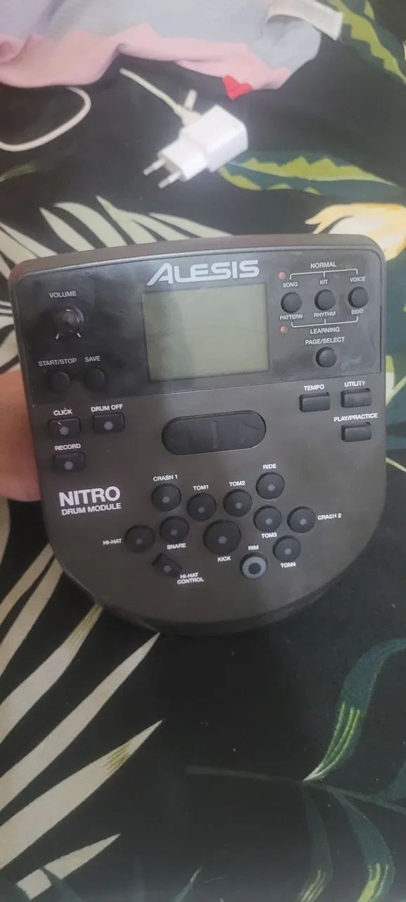 Módulo Alesis Nitro - com chicote e fonte