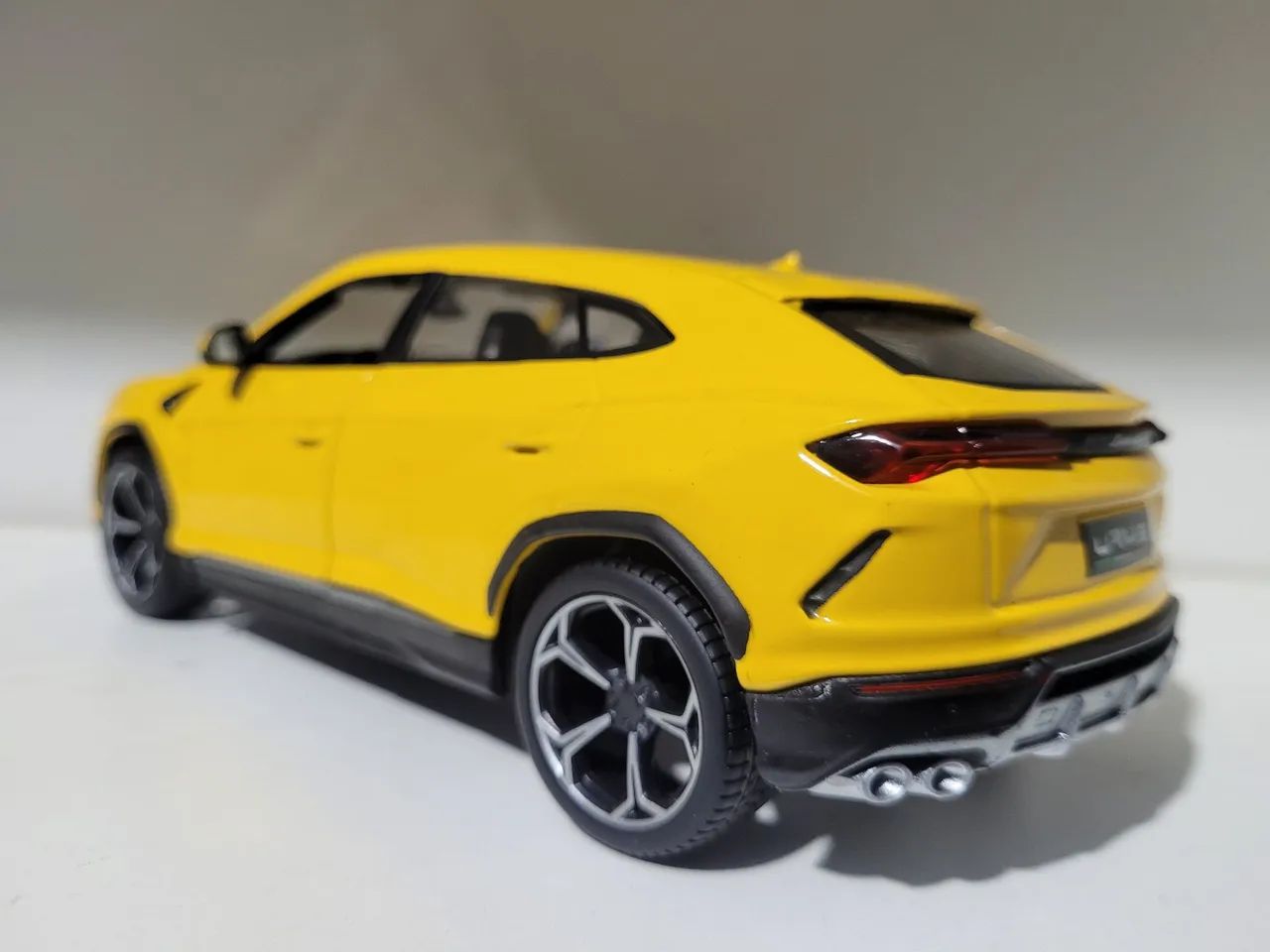 Viatura Lamborghini Urus 1/24 - Foto 3