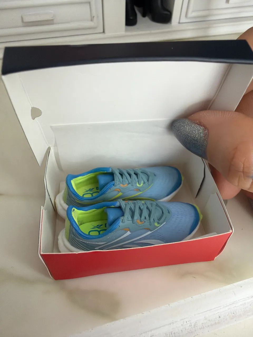 Mini Brand sneakers Reebok miniatura  - Foto 3
