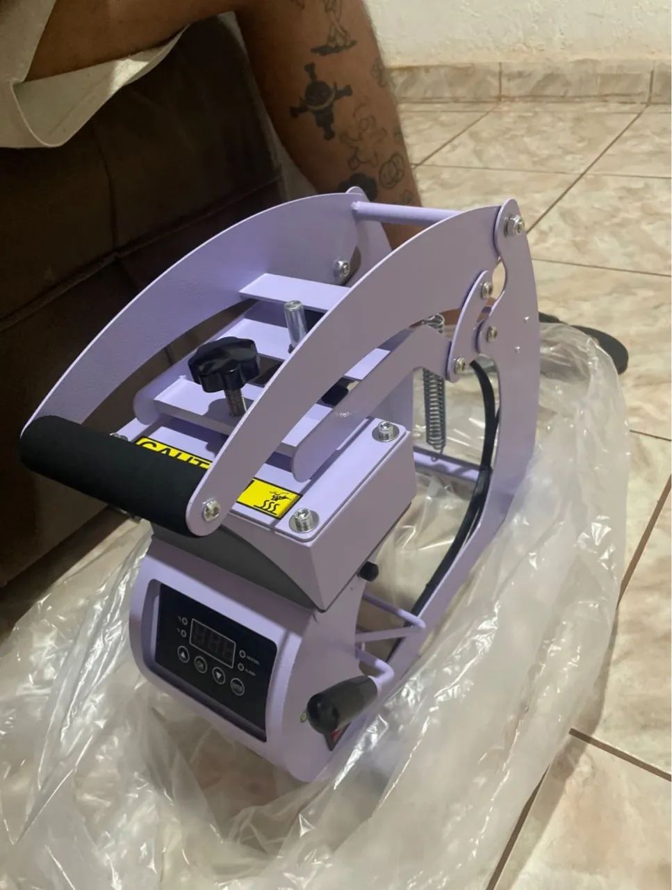 Prensa Térmica para Bonés Sublimação 2 almofadas+luvas térmicas  - Foto 4