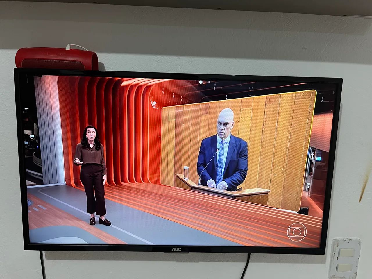 Tv smart AOC 