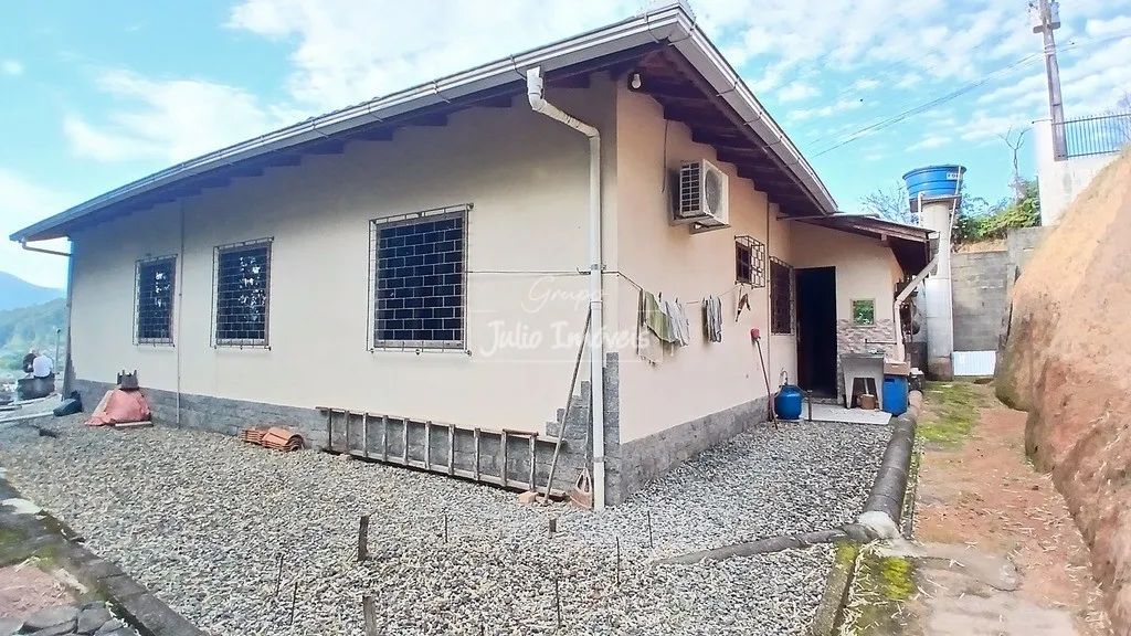 Casa no Centro da Guabiruba com 3 quartos - Foto 2