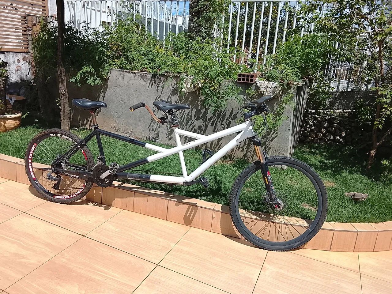Bicicleta tandem de 2 lugares 