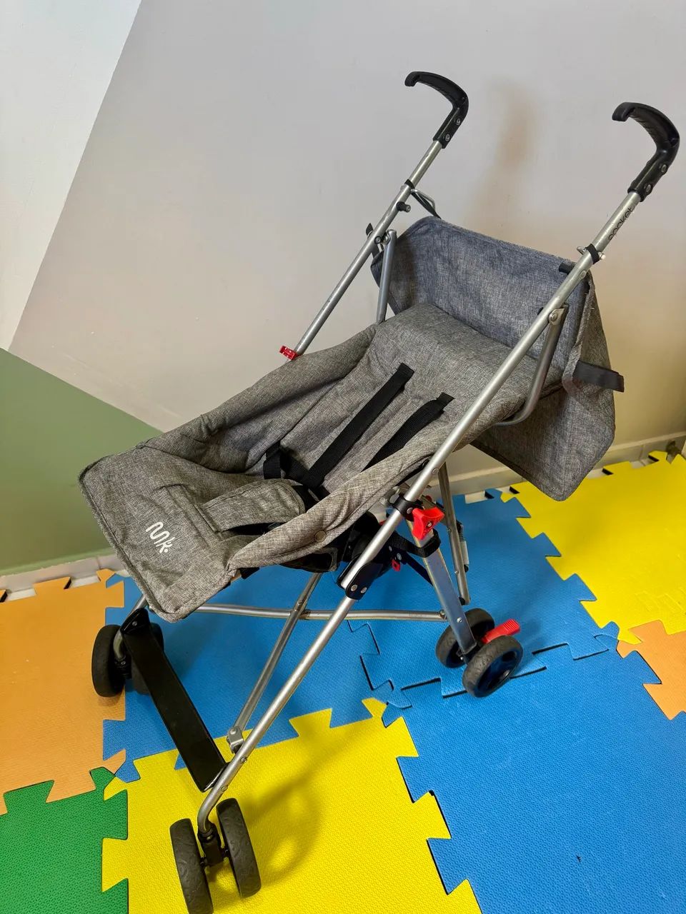 Carrinho de bebê guarda chuva 