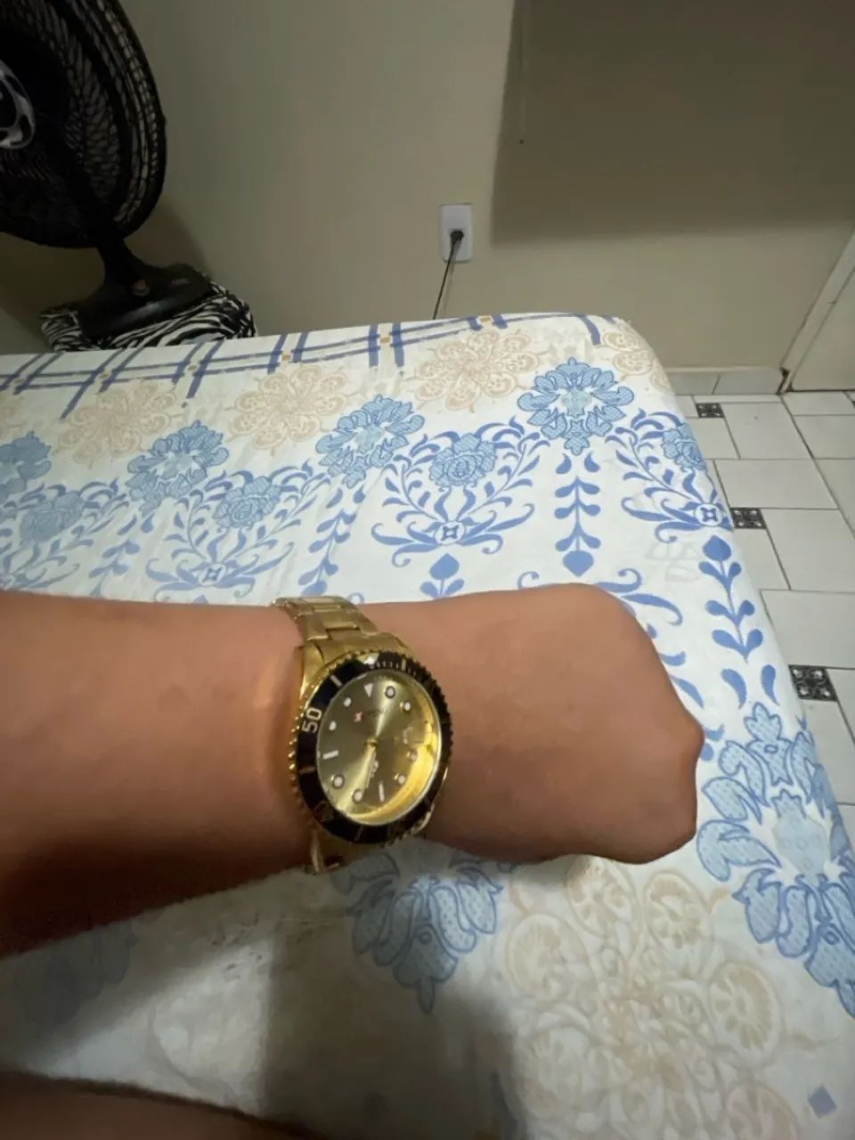 Relógio cor de ouro  - Foto 2