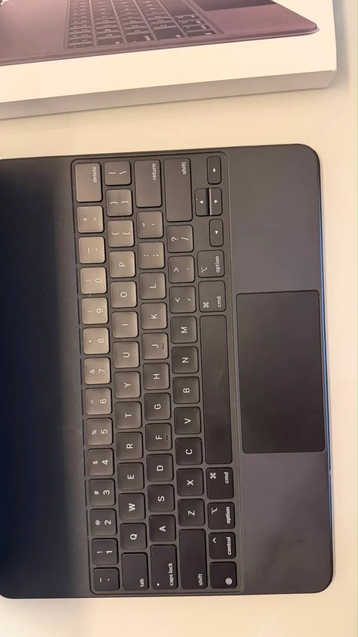 Magic Keyboard para iPad Pro 12.9" M1/ M2 e iPad Air 13" M2 - Preto - Foto 5