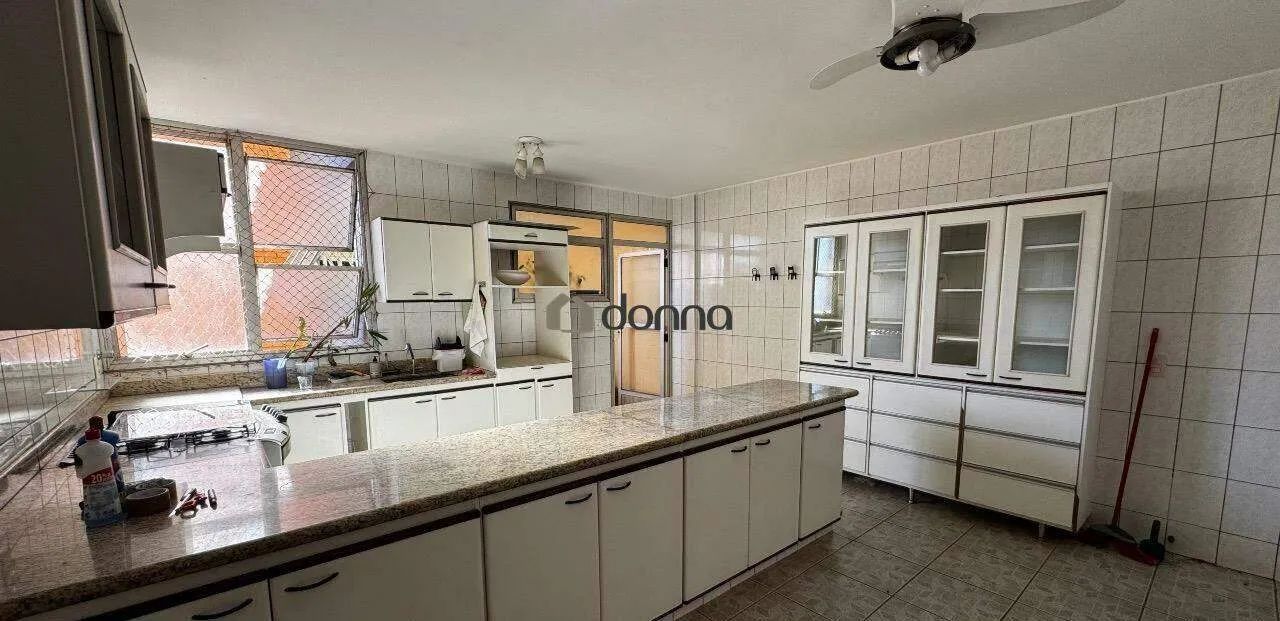 Apartamento residencial de 220 m² com 4 quartos à venda no Centro de Uberaba