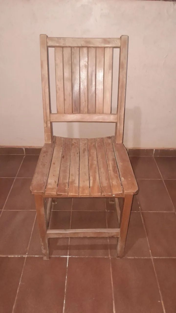 Vendo 5 cadeiras de madeira  - Foto 3