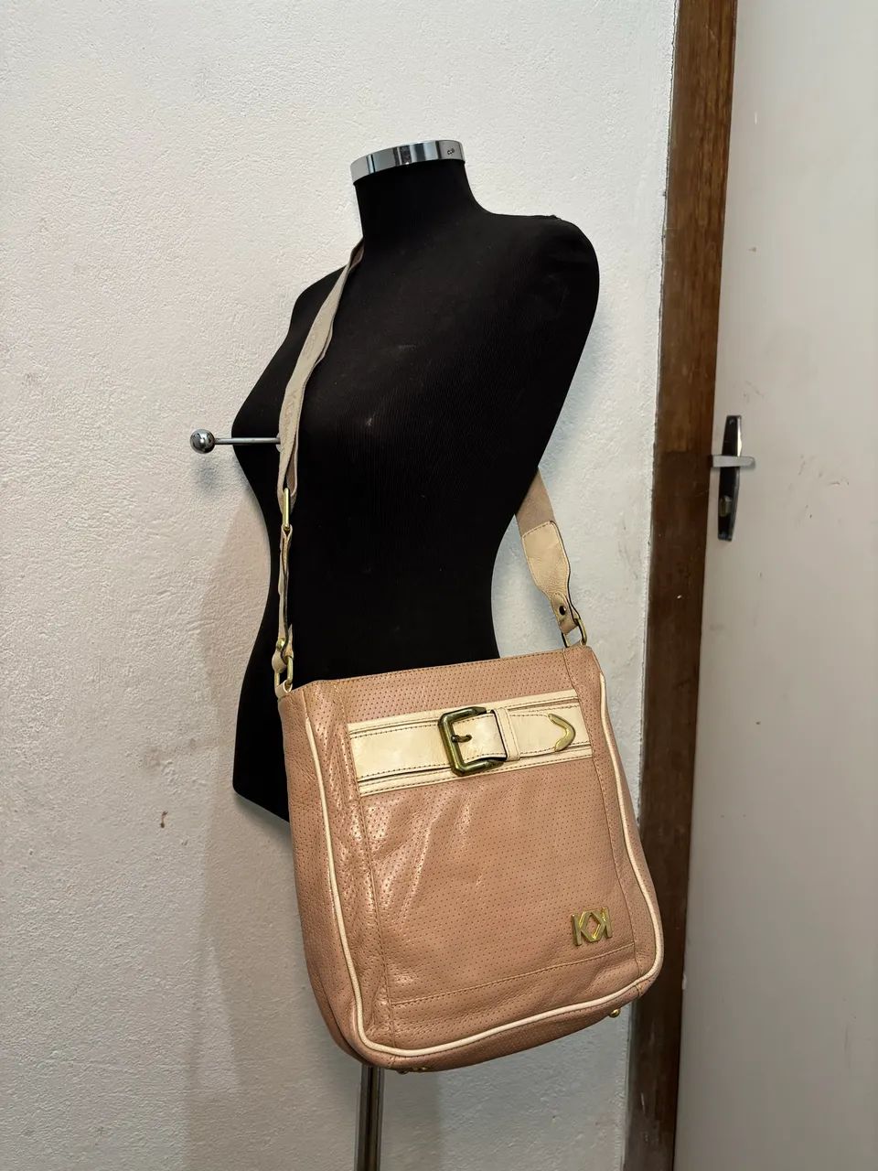 Bolsa TransversalFeminina em  Couro Legítimo - Bege  - Foto 3
