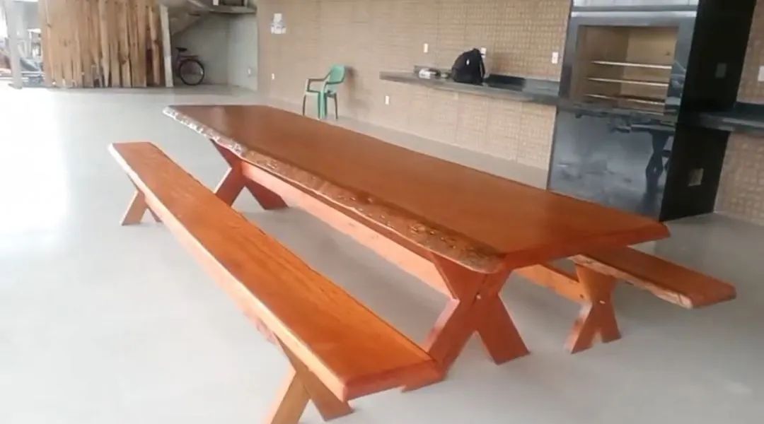 Mesa em Madeira Maciça Rústico