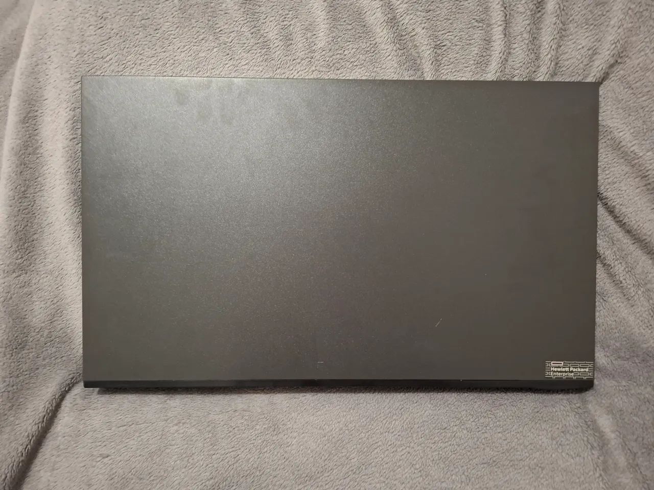 Switch Ethernet Hewlett Packard Enterprise, modelo JL827A. - Foto 3