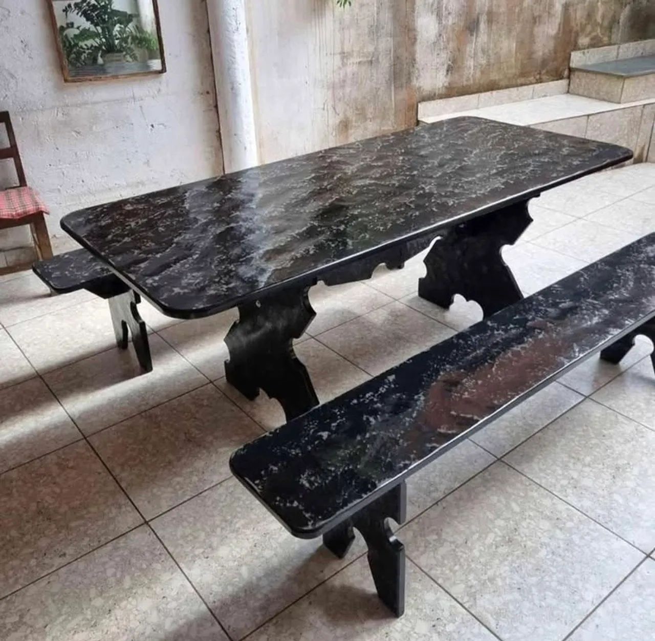 Vendo mesa de ardósia 2 bancos completa  - Foto 3